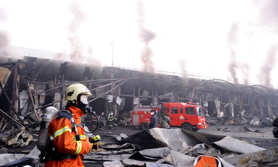 2008년 1월 7일 경기도 이천시에 위치한 한 냉동 창고에서 화재가 발생해 작업 중이던 근로자 40명이 목숨을 잃었다.