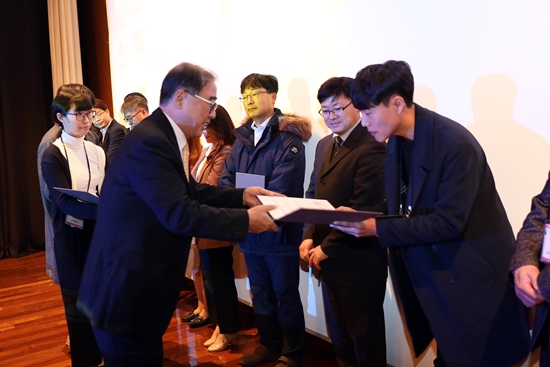 한국안전학회는 추계학술대회를 맞아 우수논문상 등에 대한 시상을 실시했다.