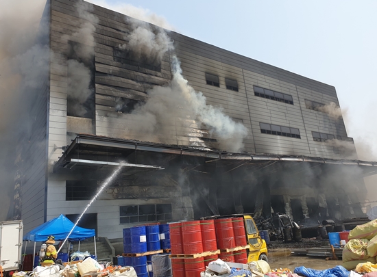 지난달 29일 경기도 이천시 모가면에 소재한 물류창고 신축 공사현장에서 화재가 발생해 38명이 사망하고, 10명이 부상을 당했다.
