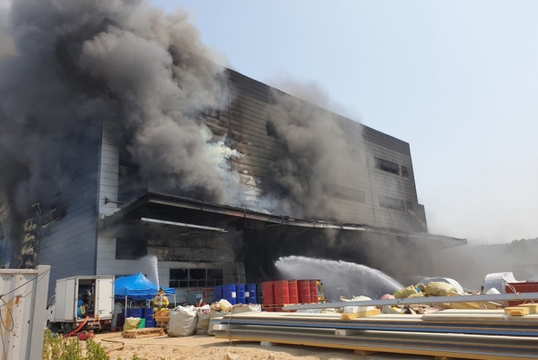 지난 4월 29일 경기도 이천시 모가면 소고리 물류센터 공사현장에서 화재가 발생해 38명이 사망하고 10명이 부상당하는 대형 인명피해가 발생했다.