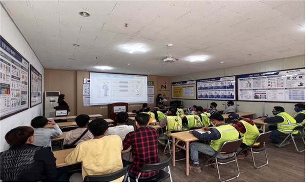 지난 5월 8일 상반기 외국인 근로자 안전교육이 진행되고 있는 모습.(사진 : 서울시 제공)