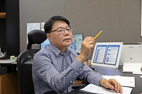 김진환 현대모비스 안전보건부문장이 설계안전성검토(DFS)에 대해 설명하고 있다.