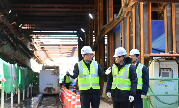 지난 1월 24일 인천도시철도1호선 검단연장선 1공구에 대한 인천시청의 안전점검 모습(사진제공 : 인천시청)